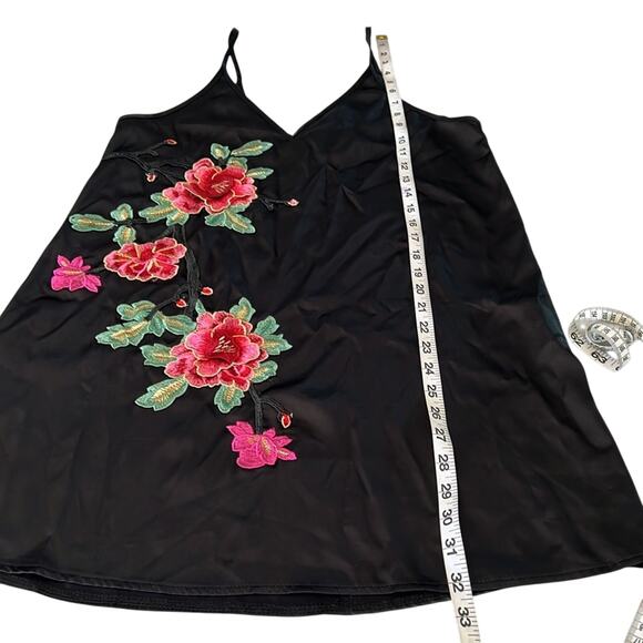 Seek the Label Floral Embroidered Black Slip Dress Woman’s Size Small NWT - Picture 8 of 11